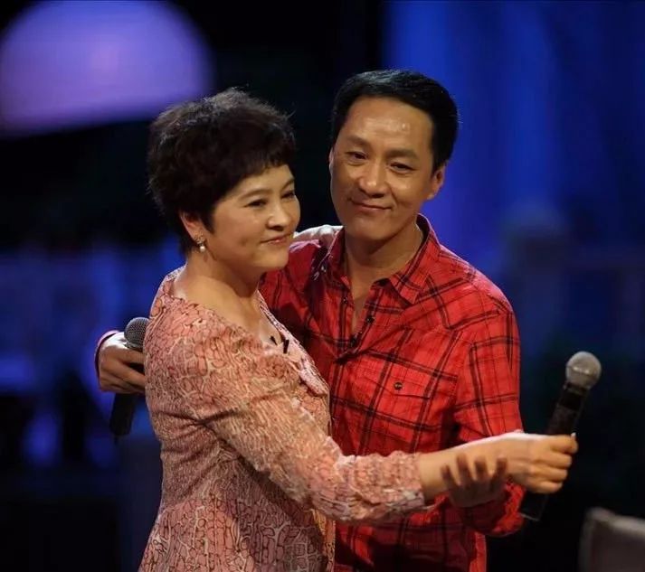 造人不靠*生活性**，夫妻俩竟然对生育上瘾