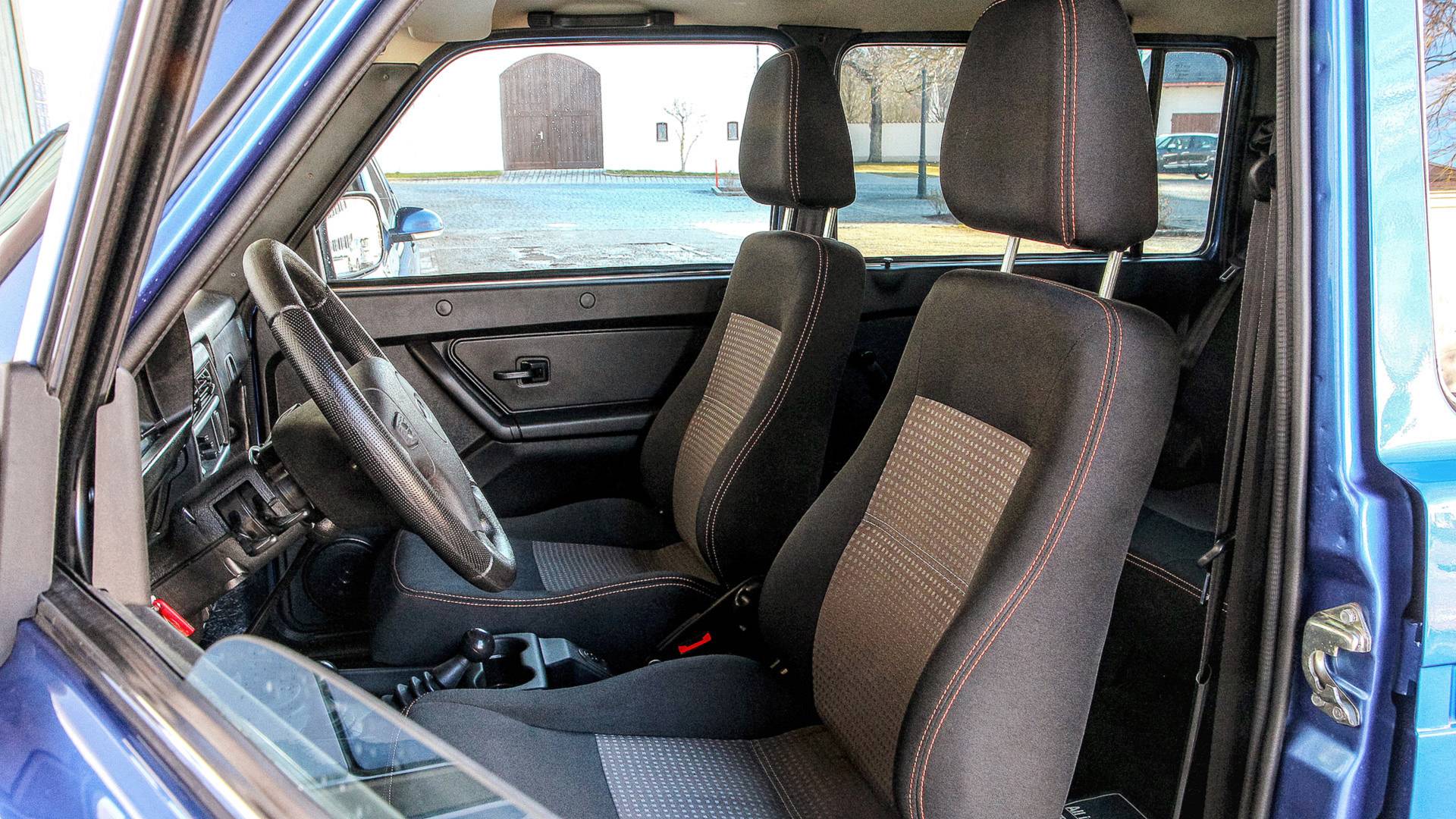 拉达新款泥瓦越野版曝光,五门拉达尼瓦2021款