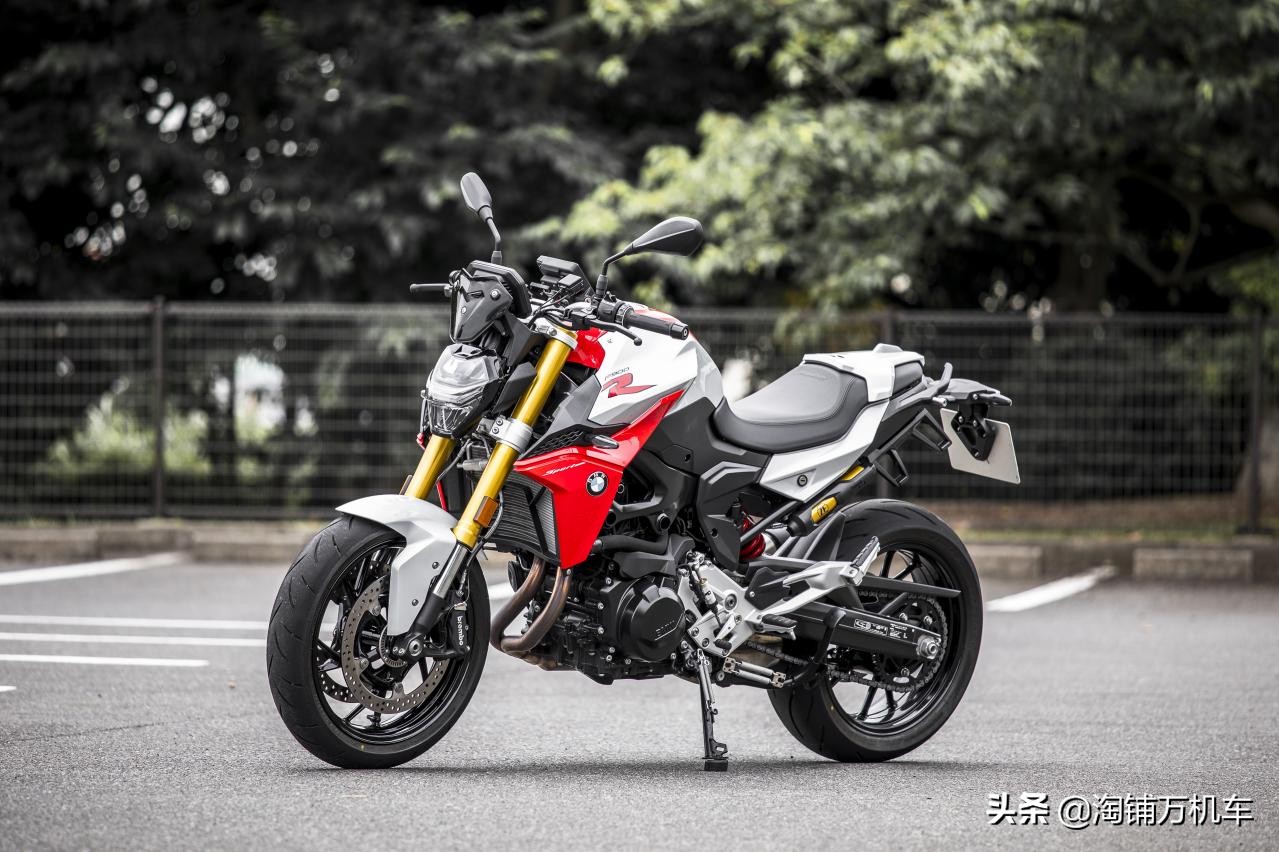 宝马f900r和杜卡迪950,宝马全新中型运动街车f900r赏析