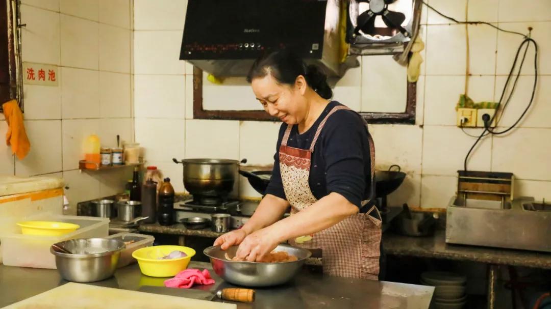 华大学生街藏了10年的古厝餐厅，吃一口都是外婆家味道