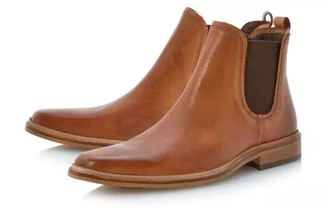 切尔西靴和马丁靴哪个更帅气男士,男人穿切尔西好看吗