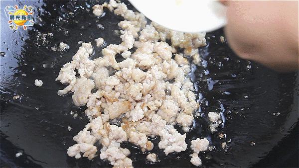 咸蛋黄拌粉干做法,咸蛋黄下饭做法