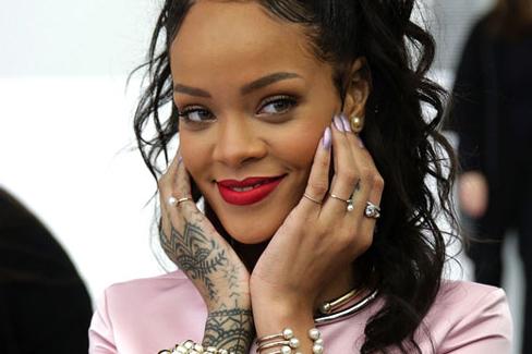 山东天后蕾哈娜代言,山东天后蕾哈娜走马现场版