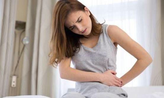 年轻人身上的异味是什么原因,女生身上有烟臭味是怎么回事