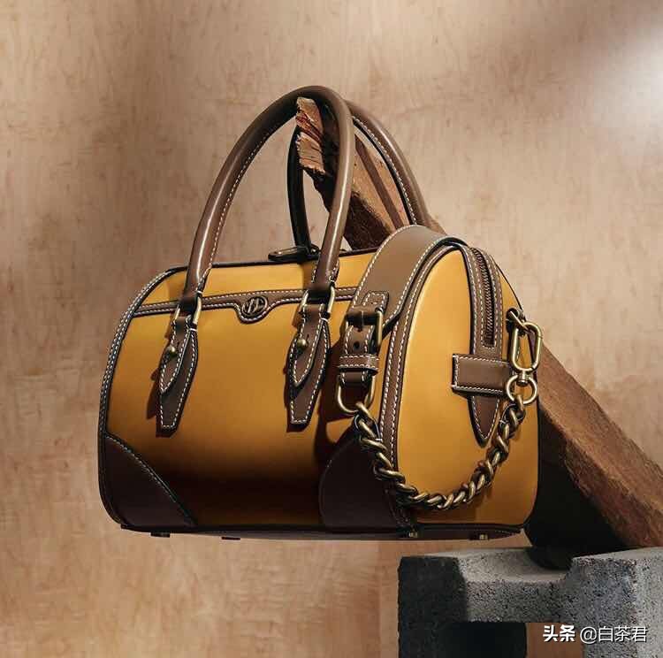 mk新款复古印花小包包,mk秋冬经典黑色包