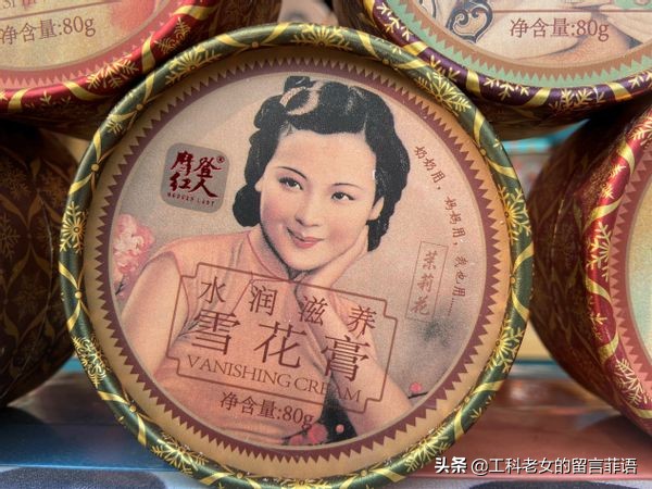 曾经人满为患的南锣鼓巷，在除夕当天有点冷清