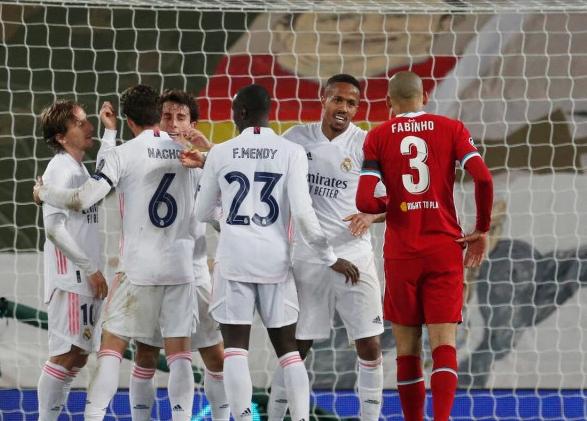 利物浦球迷被打,利物浦球迷被围殴