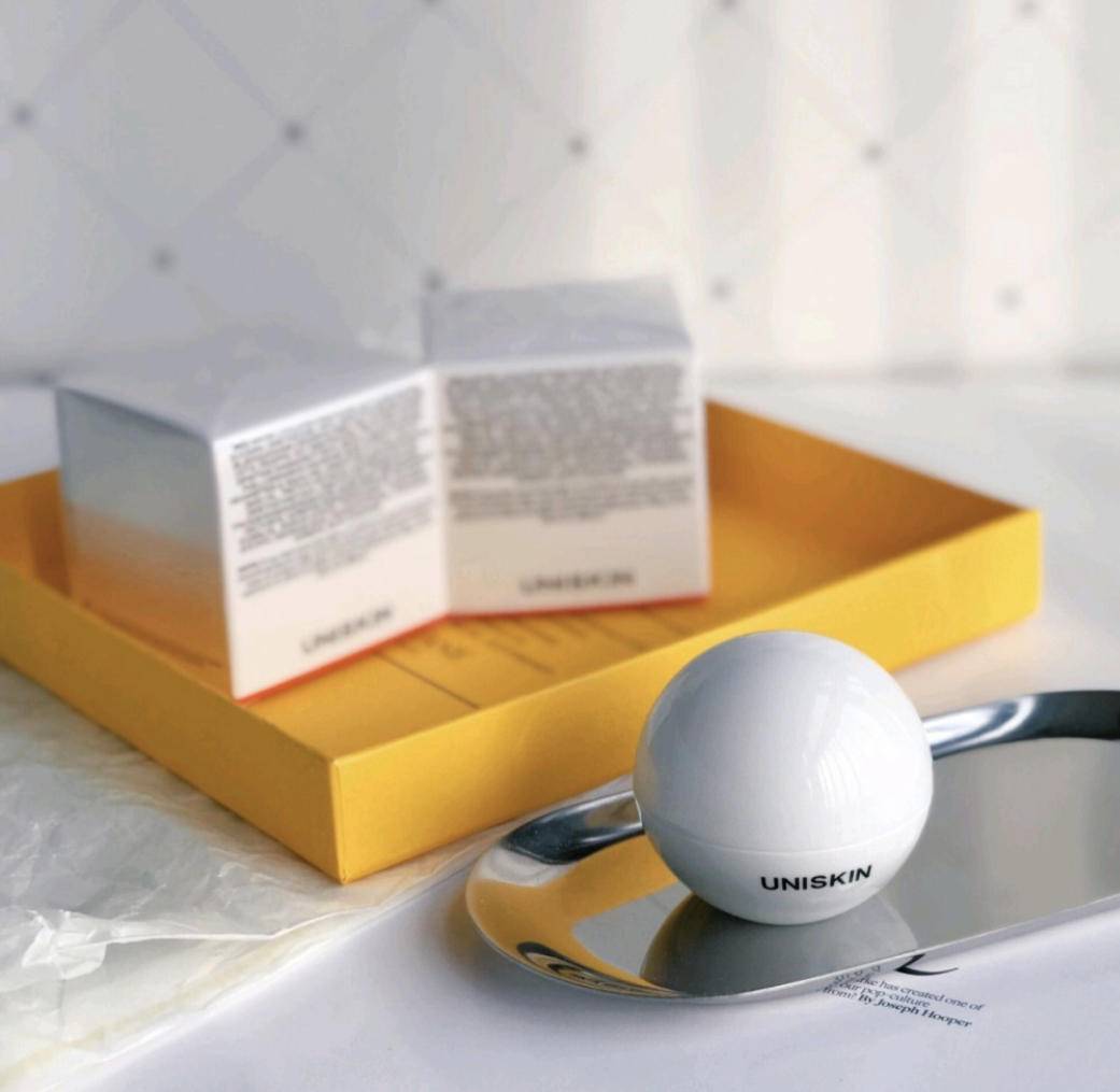 有句话说得好:美不美看脸,老不老看眼