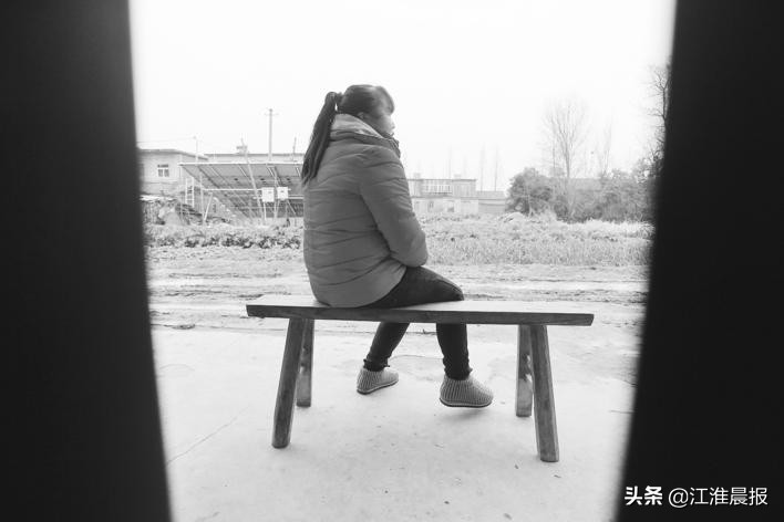 合肥一女子病后留下后遗症，一晒太阳全身就会不适，20年没有见过太阳
