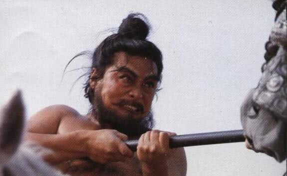 为什么站在第一排的士兵不死,冲在第一排的士兵为啥不怕死