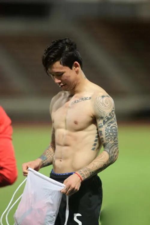 国足身材对比越南,国足身材好不好