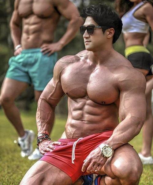 松松是做什么的,松松养鹦鹉