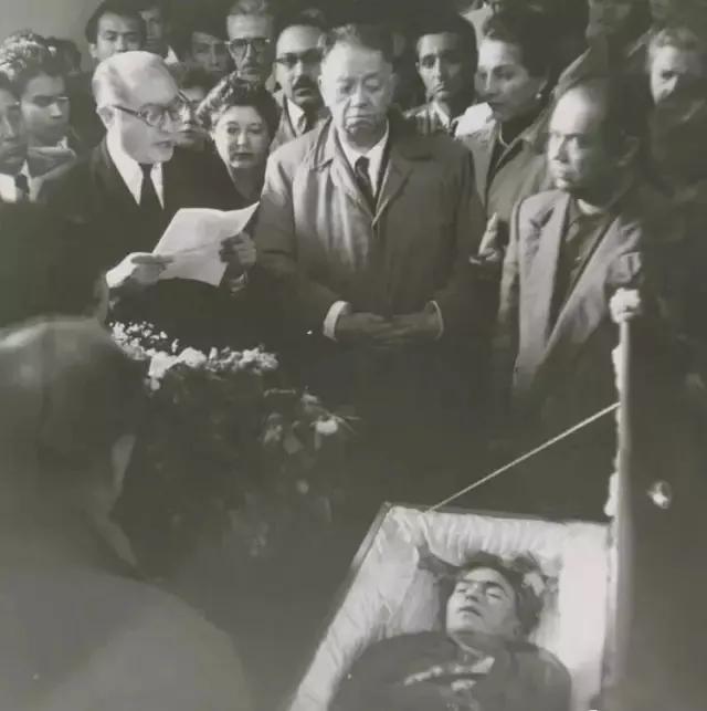 她是最有名的“荡妇”，身体残破不堪，却用画笔画出尖刻的爱情