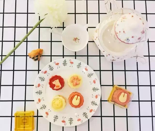 「活动」表达爱的方式有很多，选择联萌宠物餐厅是最直接的一种