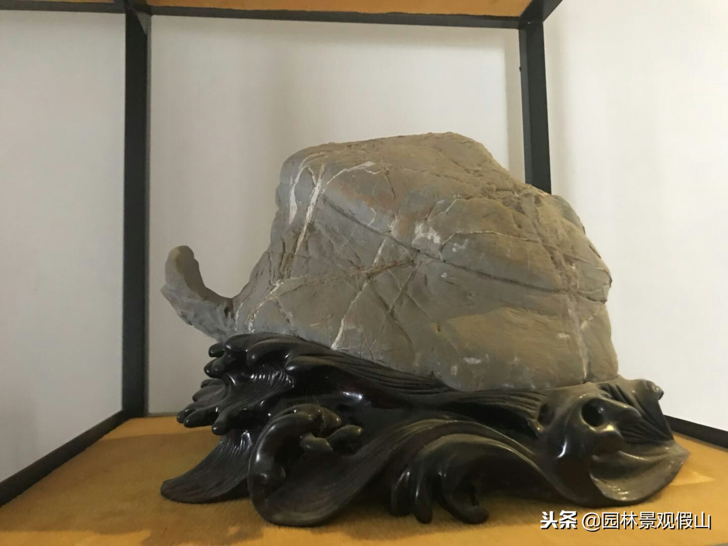 灵璧石用手常摸对身体有好处吗,灵璧石和别的石头有什么区别