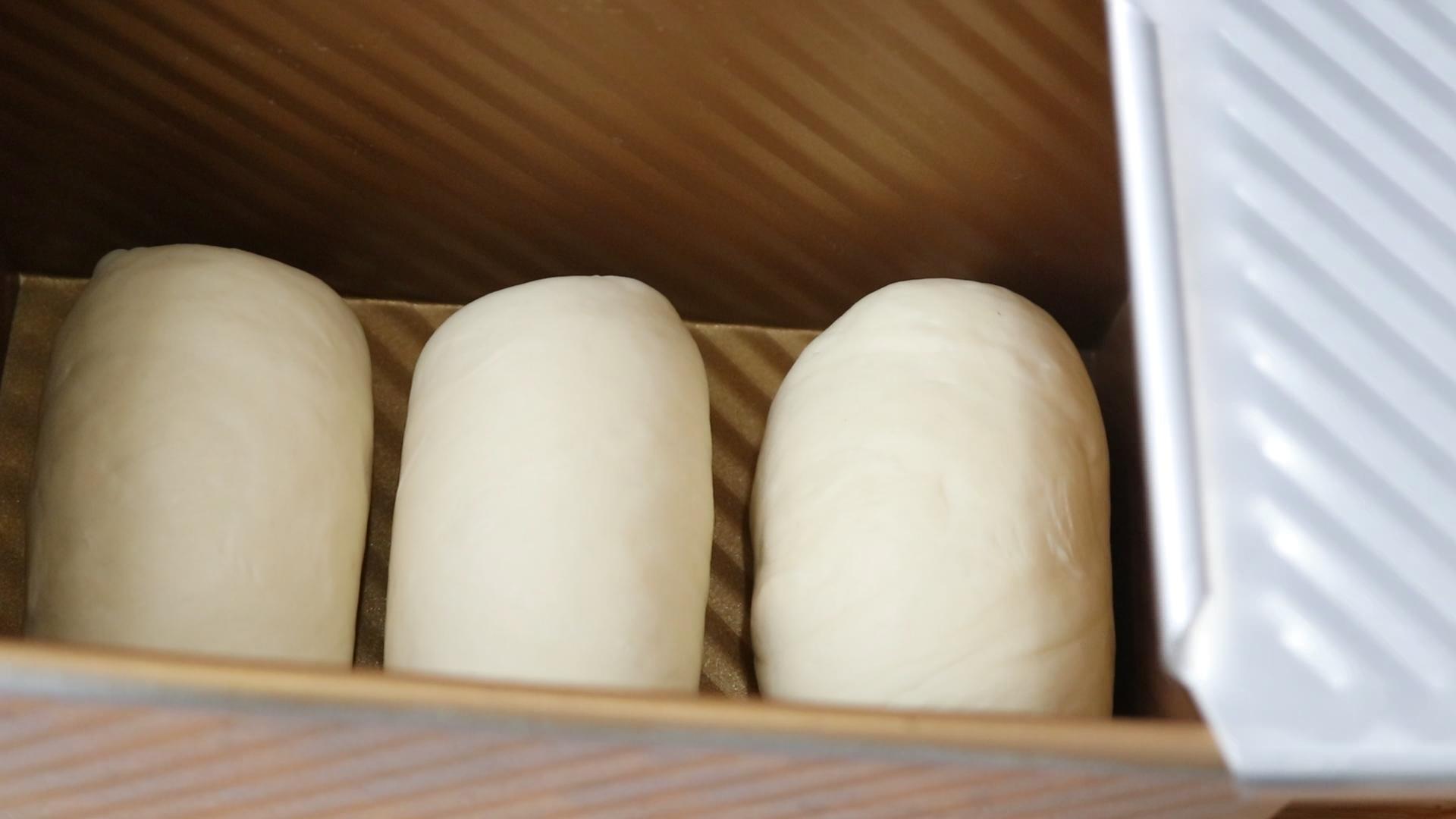 吐司不要黄油的做法,450克手撕吐司没办法揉成薄手套膜