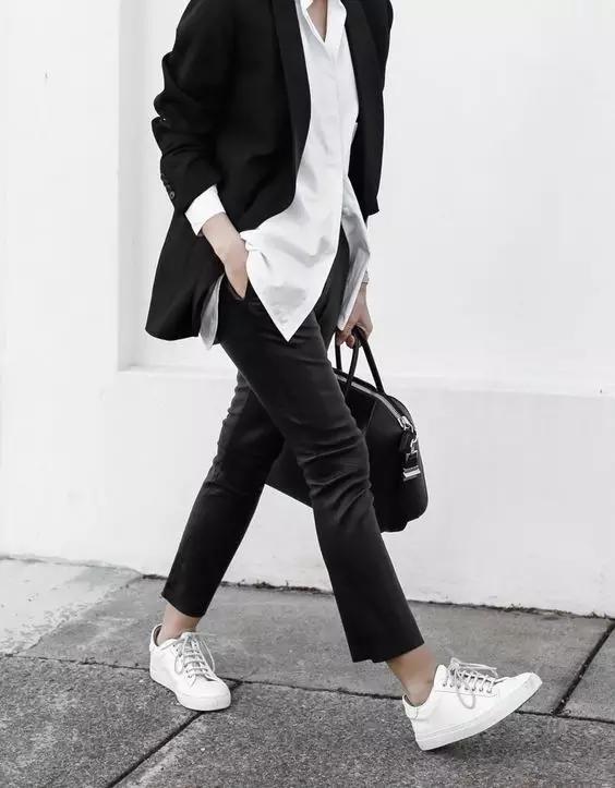 女生西装怎么穿高级好看,女士西装该怎么穿才好看