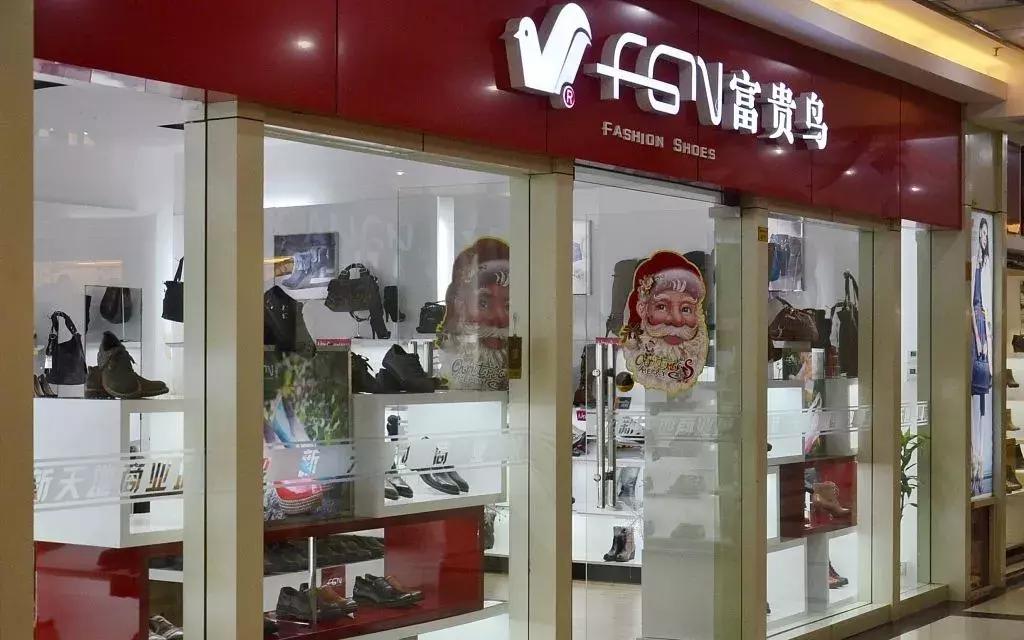 CHANEL聘请首位变性人模特；森马上半年营收增长逼近50%至82亿