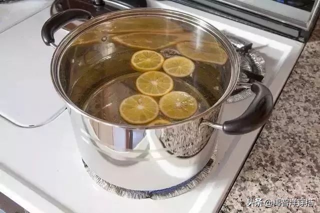 白衣服发霉怎么恢复原色,白衣服发霉了怎么洗得干净