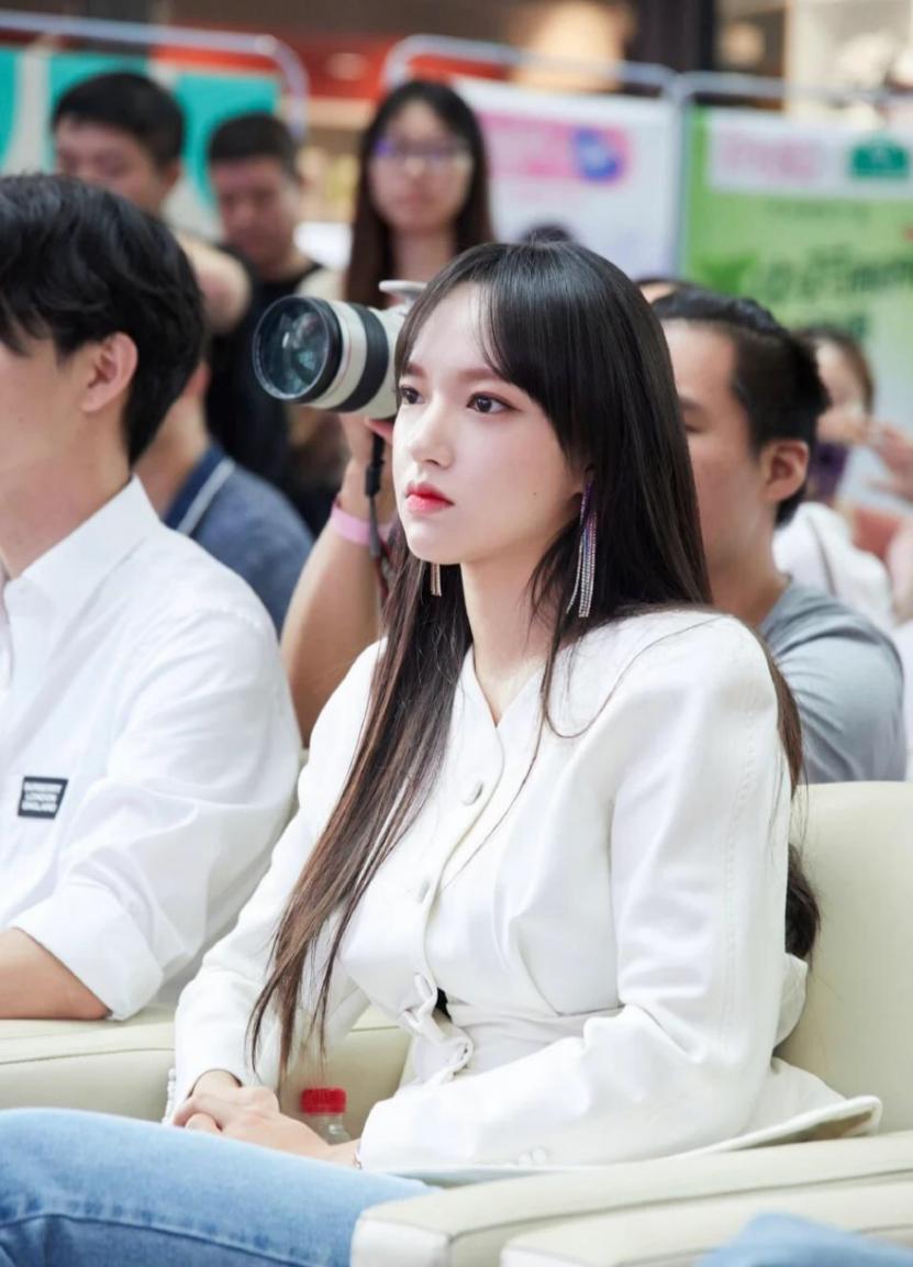 程潇同款甜酷风穿搭,程潇的机场穿搭时尚又显气场