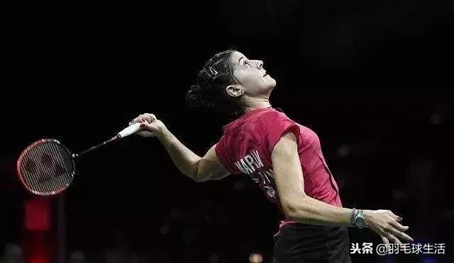 羽毛球反手高远球握拍和发力技巧,羽毛球高远球的打法和技巧