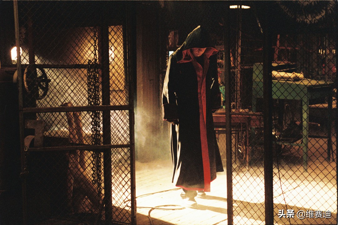 120万成本,全球收割1.03亿票房,《电锯惊魂》为何如此经典?