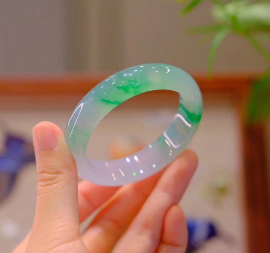 怎么才能选到称心如意的玉石呢？又要避开坑，也得兼顾价值？