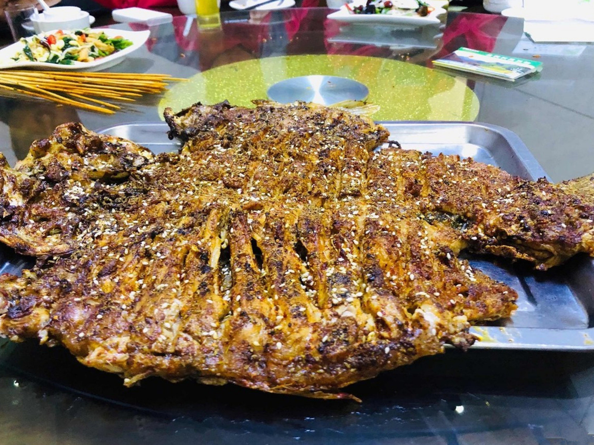 烧烤店烤的烤鱼是什么鱼,饭店的烤鱼都是什么鱼那么便宜