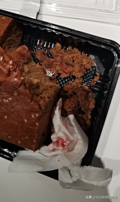 男子自导自演吃出钢丝球索赔千元,男子自导自演吃出异物索赔千元