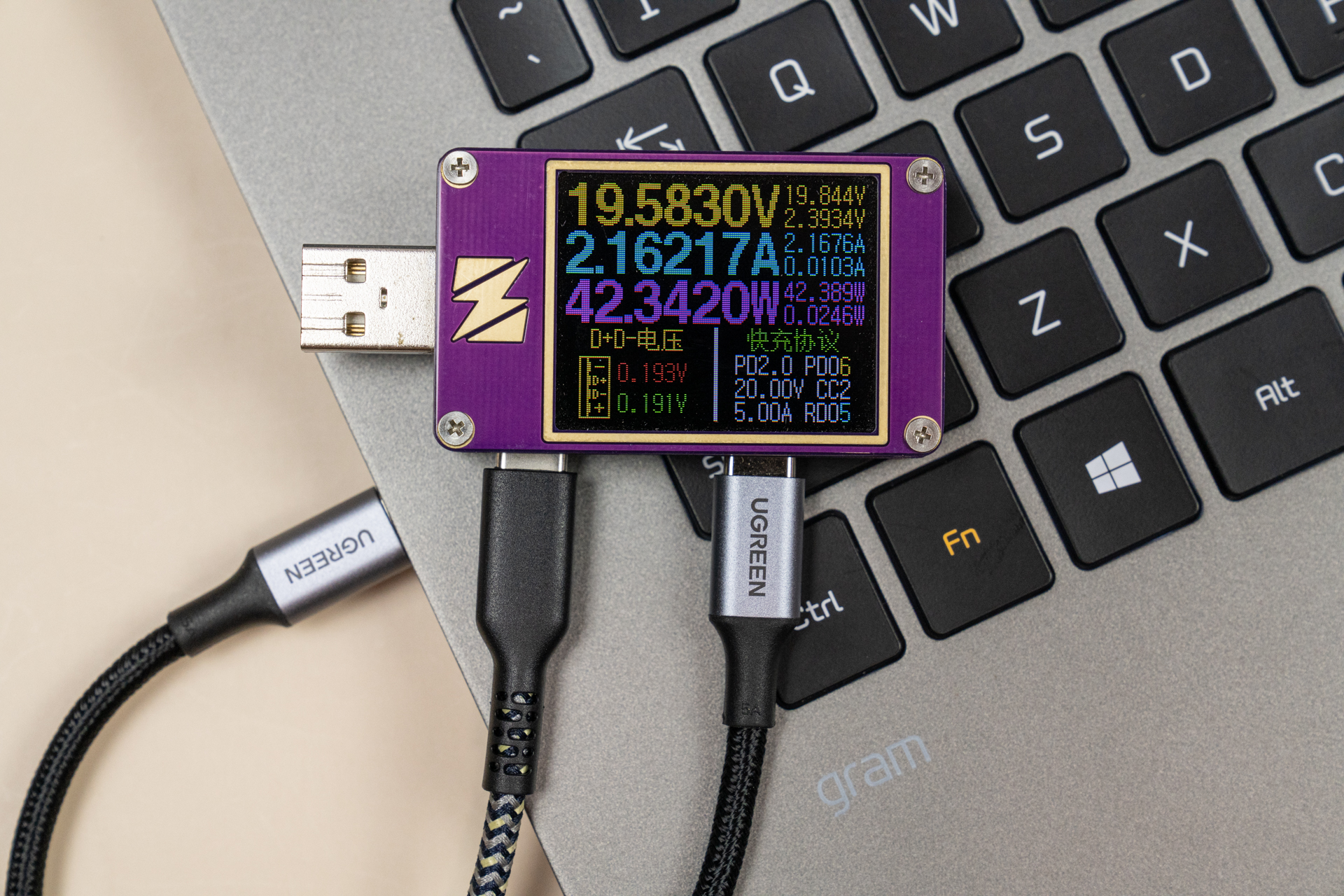 绿联30W氮化镓快速充电器,绿联闪充湃氮化镓充电器45瓦测评