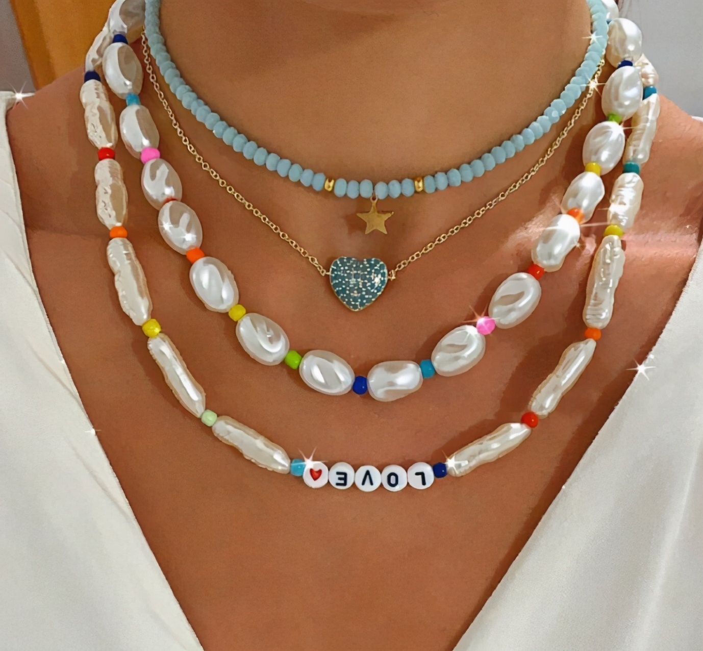 小蛮腰项链和珍珠项链叠戴好看吗,珍珠项链怎么搭配显得年轻洋气