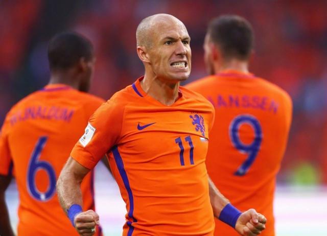 世界足球十大巨星贝克汉姆,足球100大传奇巨星排名贝克汉姆