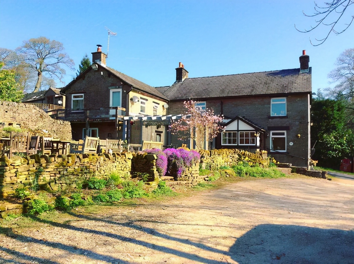 英国男子买房后发现地底下的秘密,英国男子买下怪异老房子