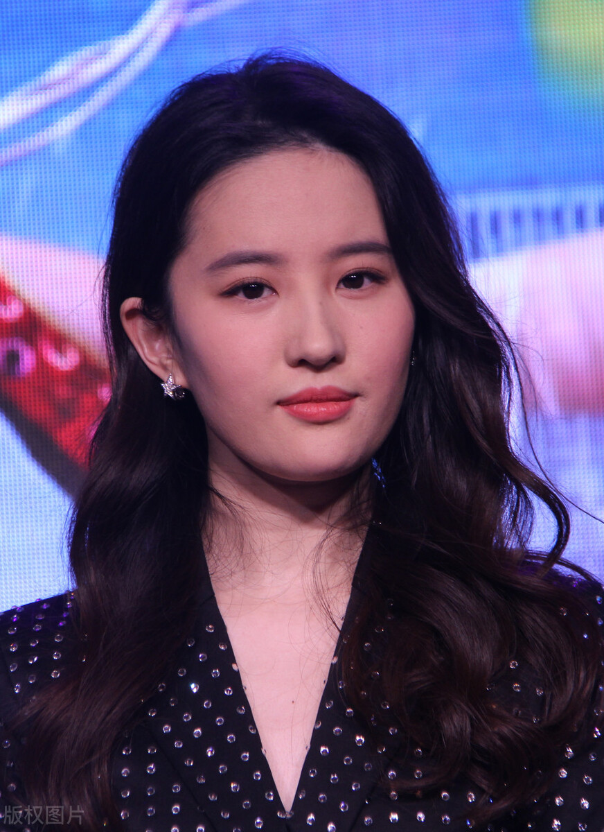 刘亦菲被谁宠上天,刘亦菲靠干爹走红