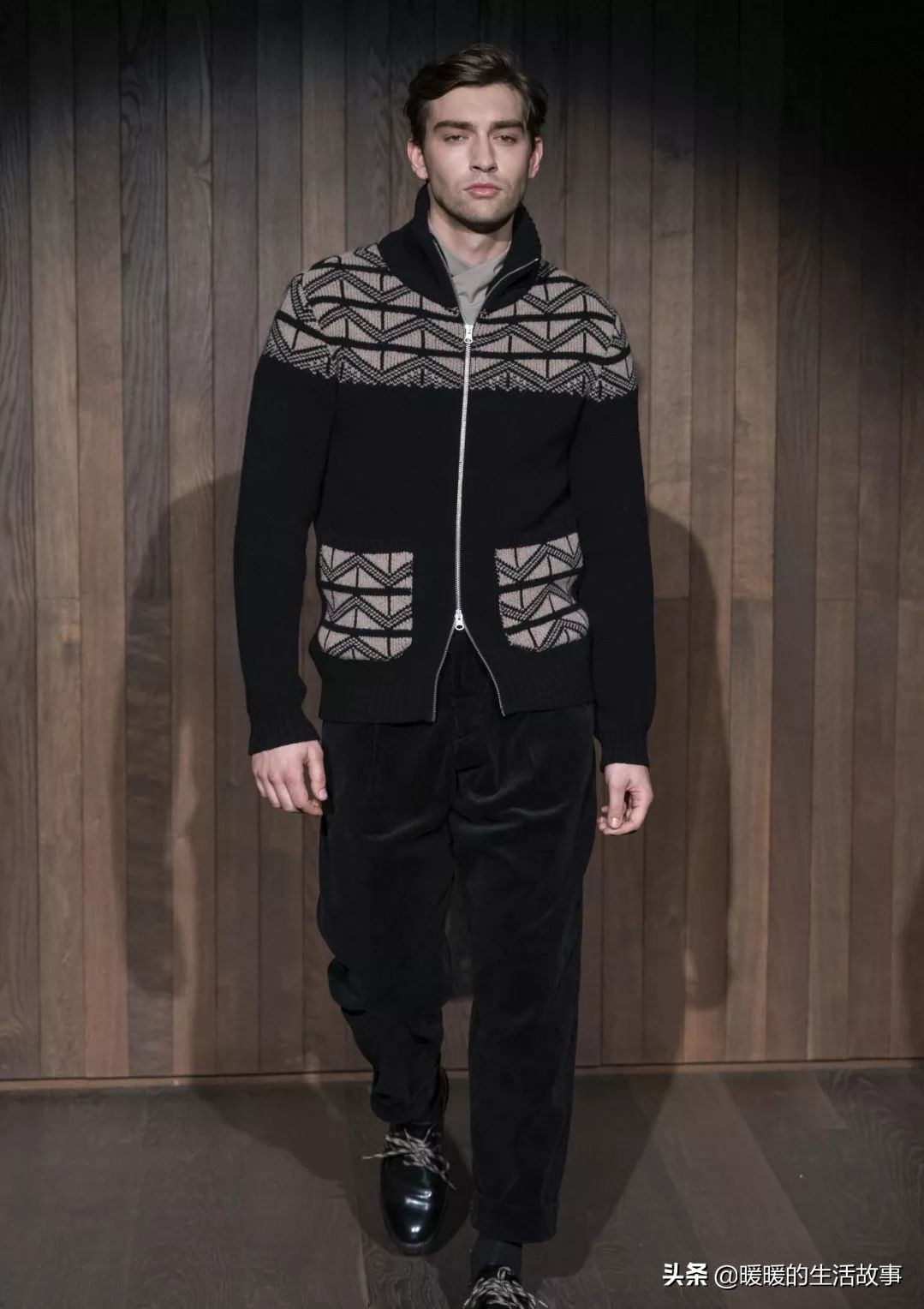 2023秋冬男装卫衣流行,2019年秋冬流行格子衬衫男