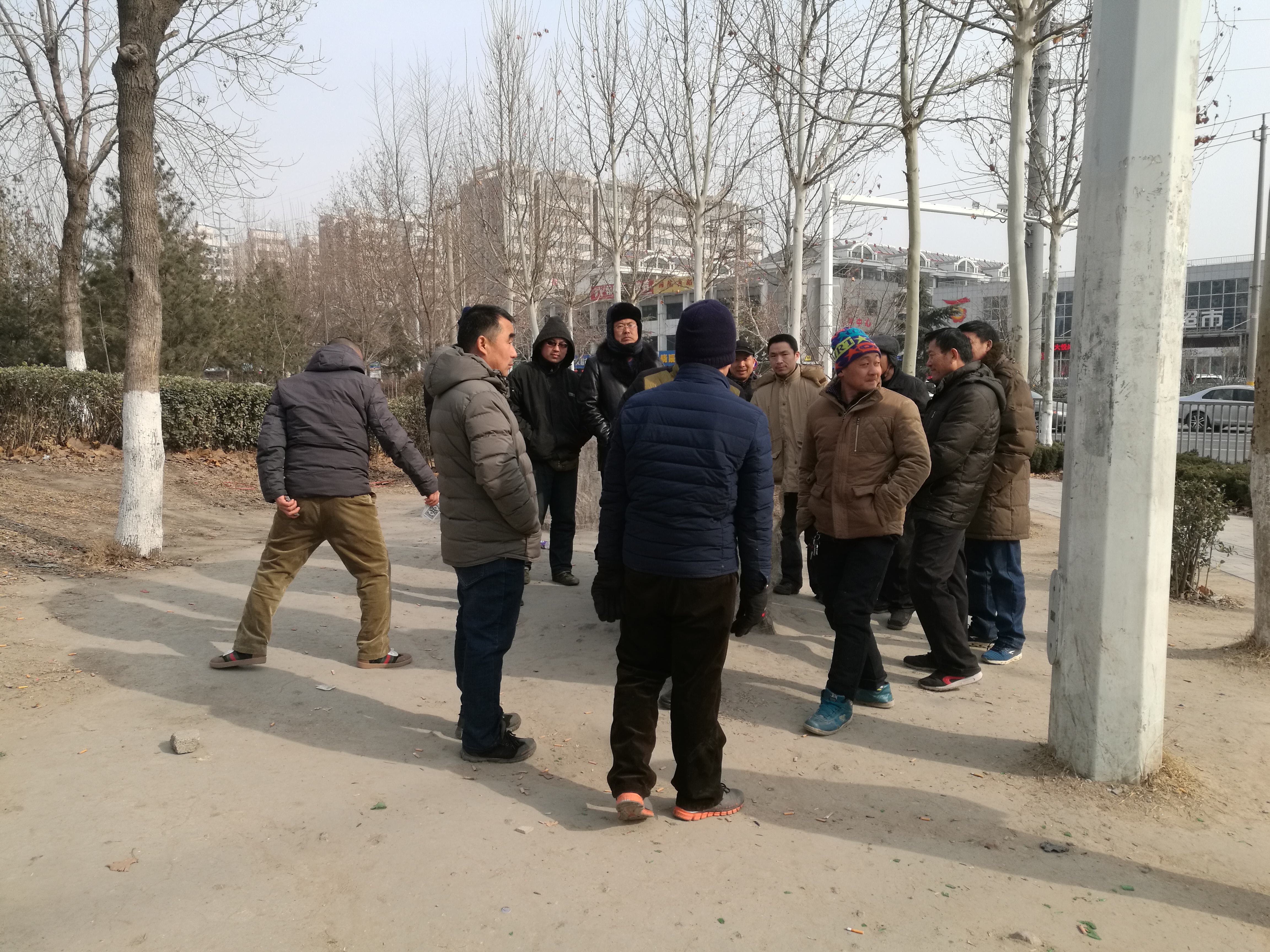 新春走基层致敬坚守岗位打工人,中国春节后用工荒招工难人民日报