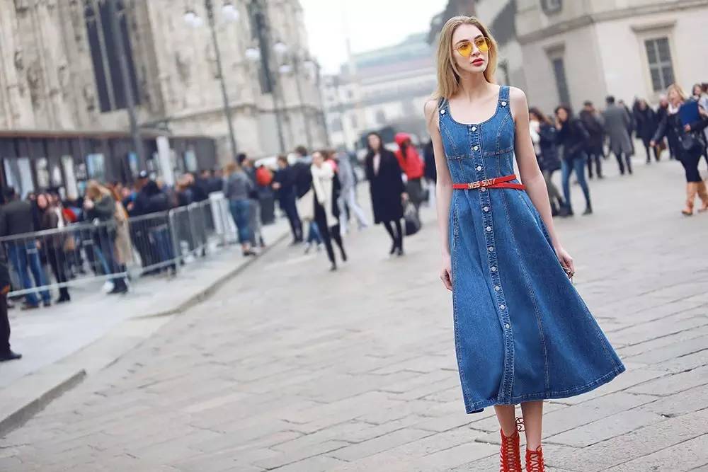 它们是街拍中永不落伍的存在也是你衣柜的救星