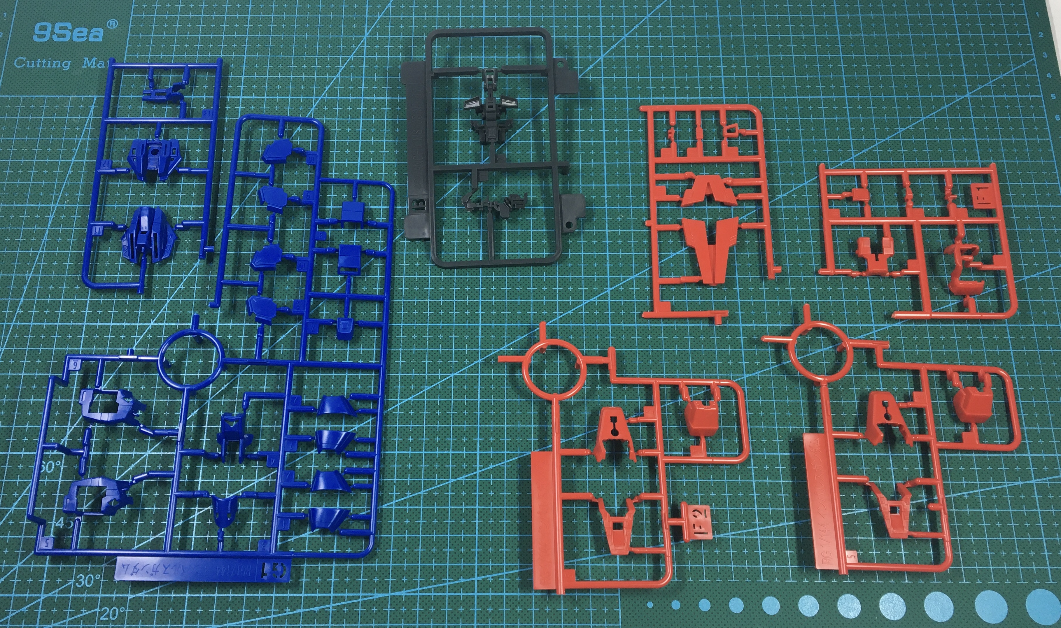 万代rg报丧女妖模型测评,万代rg空装脉冲高达测评