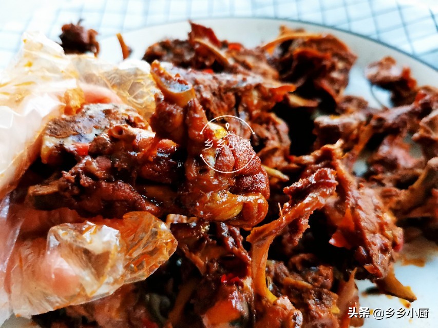 20元钱买了3斤鸡锁骨，用了这种做法来做，又麻又辣，好吃到吮指