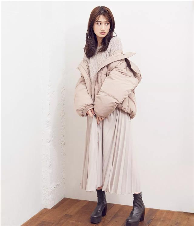 羽绒服小个子内搭裙145-150高级感,小个子羽绒服搭半身裙长度