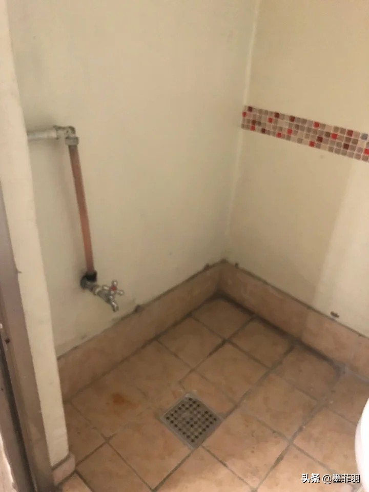 卫生间太脏,卫生间太脏没法打扫教你一招