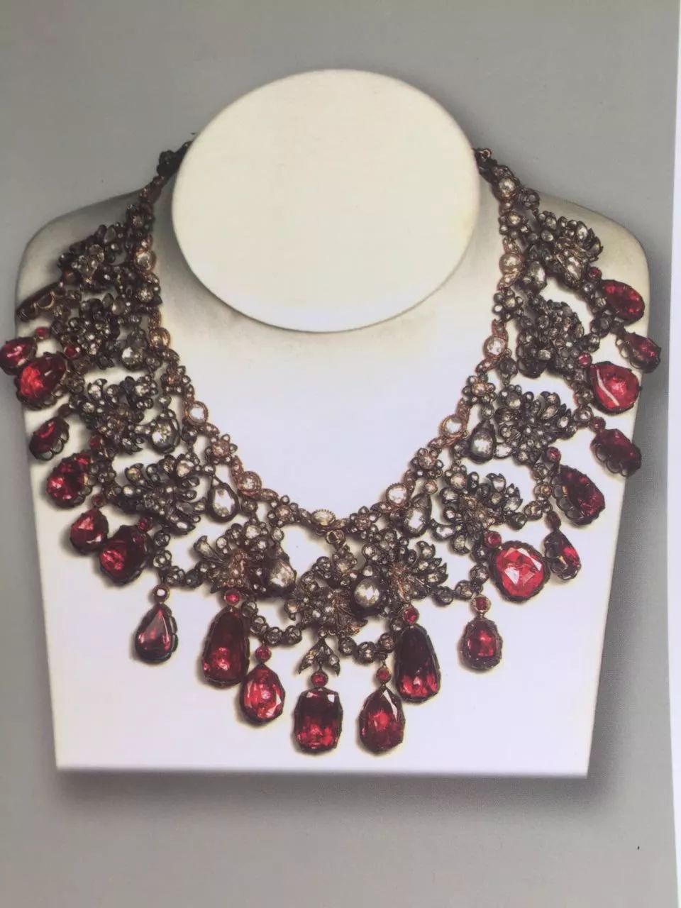 说出三个对中国免签的国家,唯一一个只对中国免签的国家