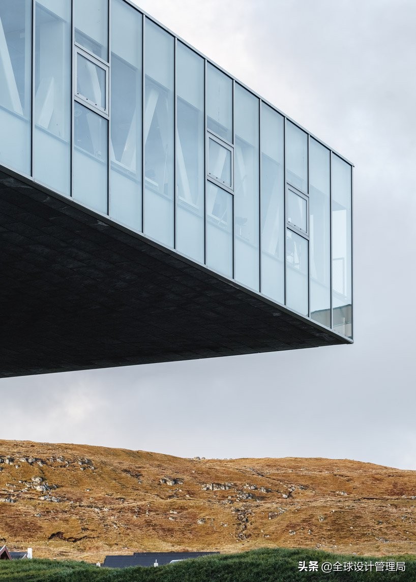 大雀巢格拉西尔学院进入法罗群岛起伏的景观