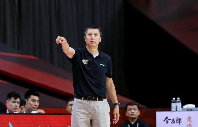 22分疯狂逆转郭艾伦,郭艾伦狂砍30分