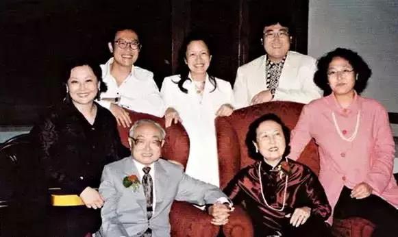 包玉刚和希腊船王,包玉刚和李嘉诚谁更有钱