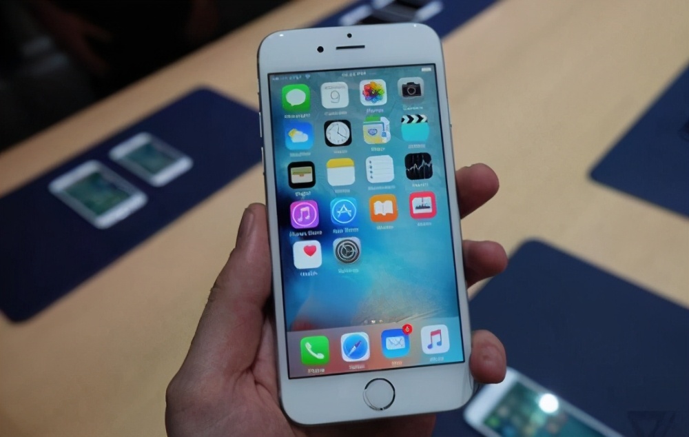 现在苹果6s还值得换电池吗,iphone6s换新电池能用多久