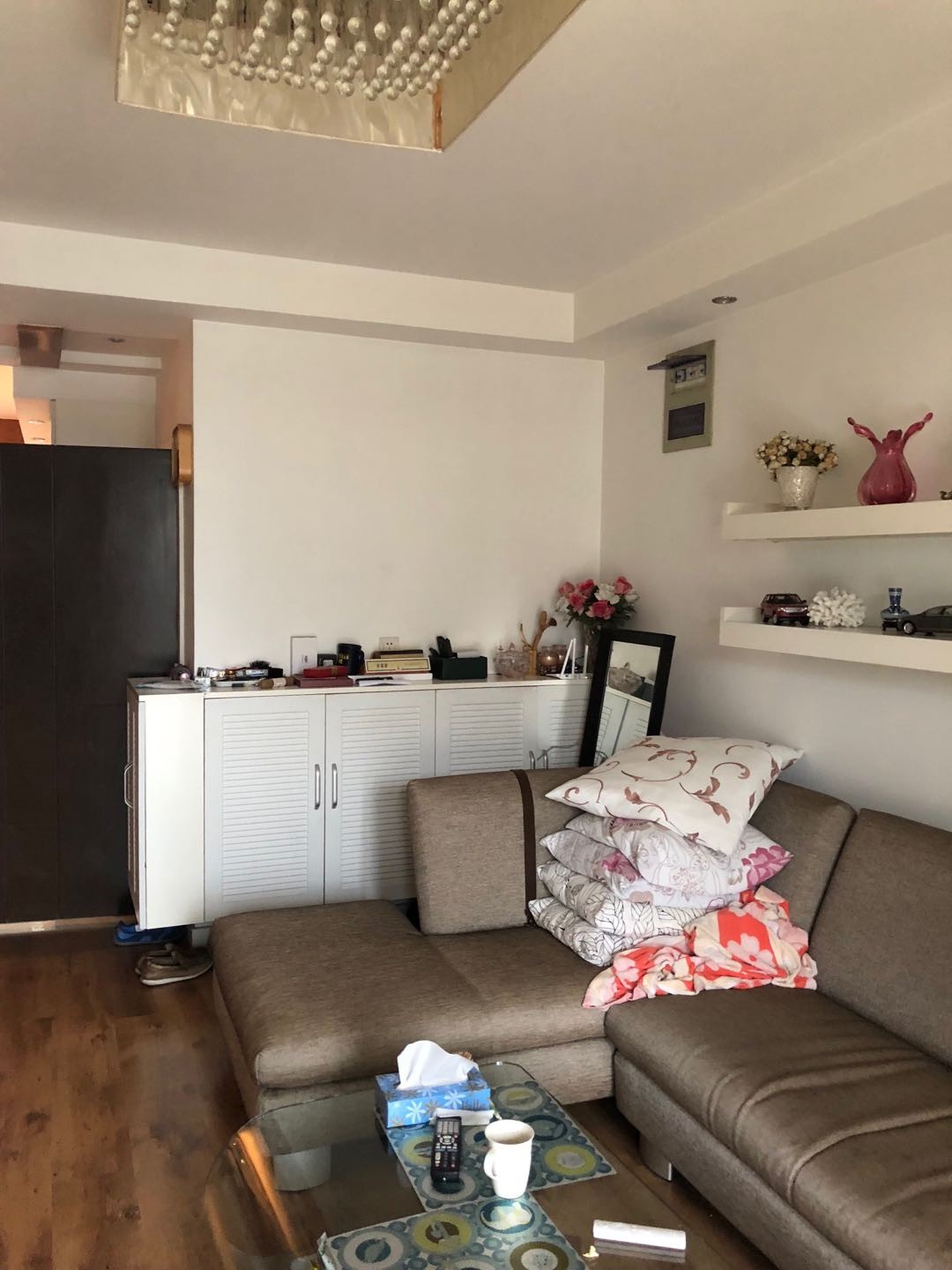 103㎡收纳满分，电动窗帘、上轨道移门和阳台吧台让家一键变高级