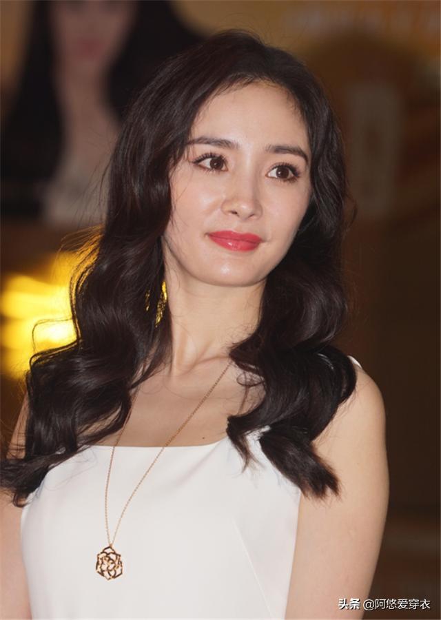 适合头发多不显老气的烫发,一卷发就显老