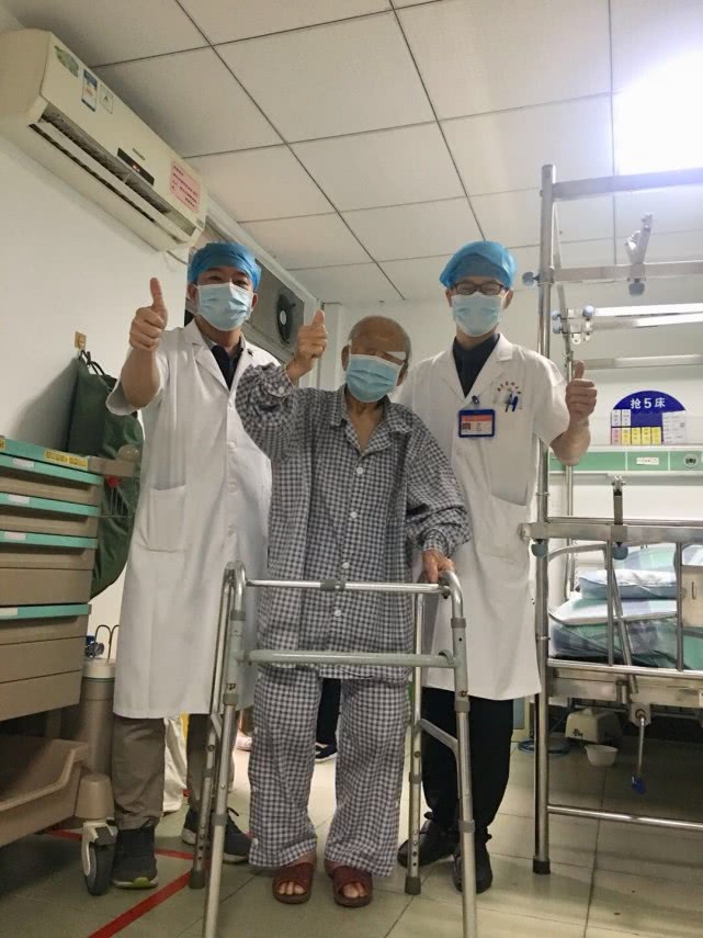 百岁骨折患者成功手术,百岁老人摔倒医生全力救治