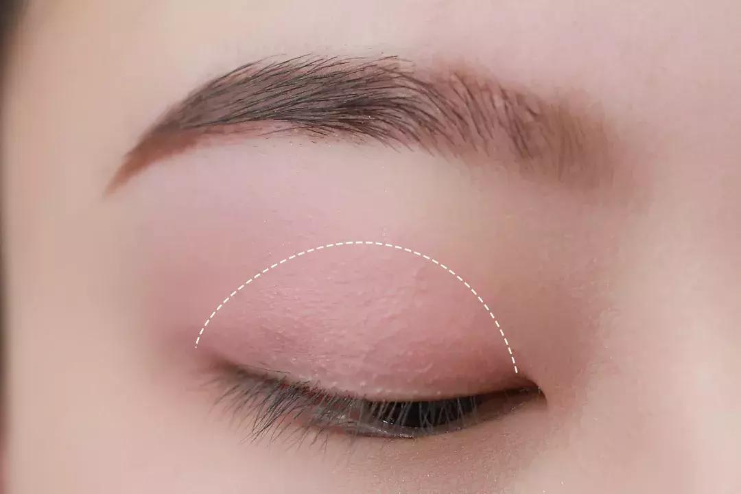 眼影怎么画新手简单又好看不显脏,日常眼影怎么画新手简单又好看